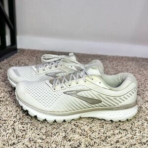 Woman’s Brooks Ghost 12 White Silver Sparkle Running Shoes Size 10.5